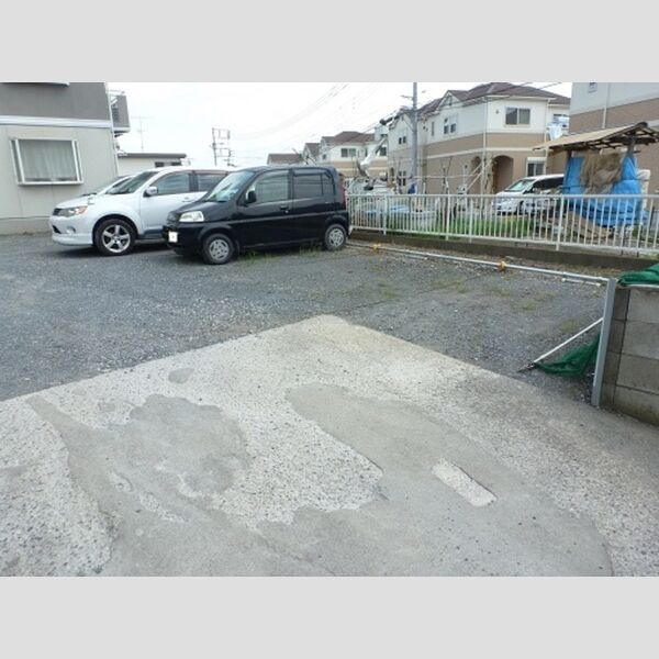 エステート根岸台 駐車場