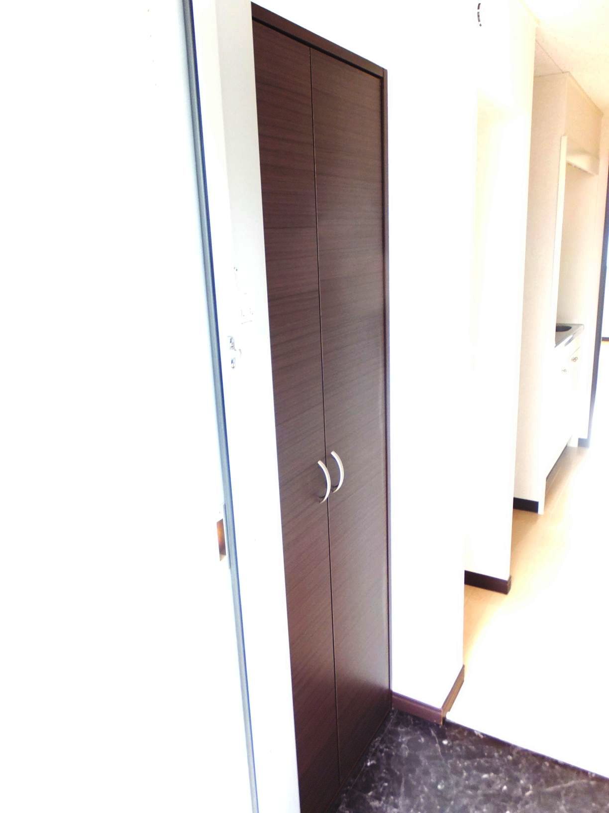 レオネクストひこうき雲 玄関