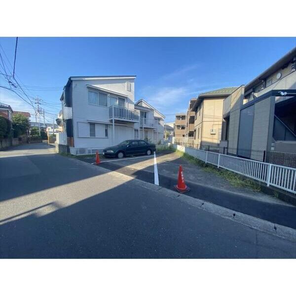 フローラ多摩 駐車場