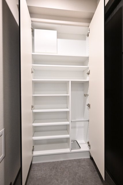 ＧＲＡＮＳＩＴＥ　ＮＡＫＡＭＥＧＵＲＯ11階 靴入