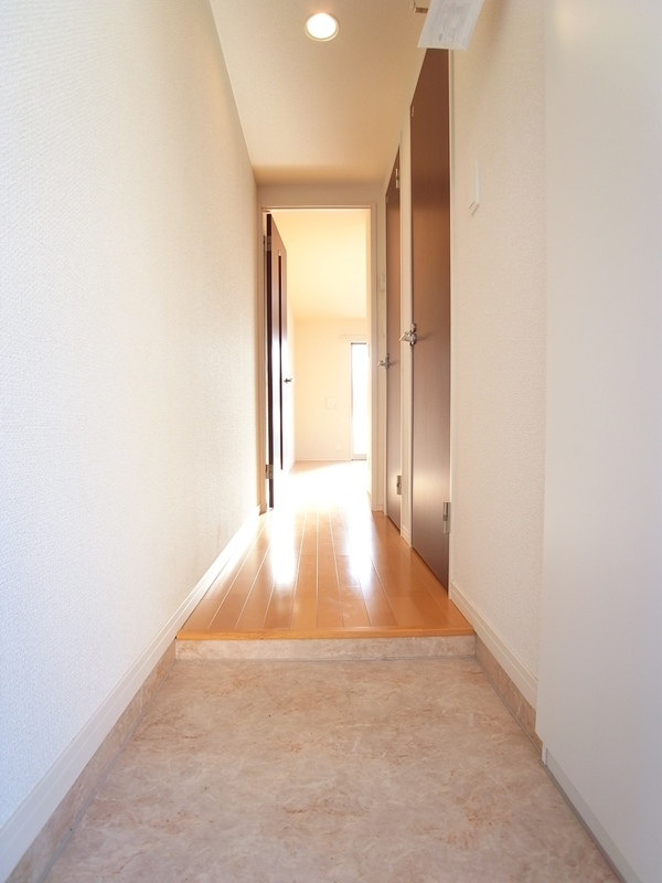 リブリ・パーシモン2階 玄関