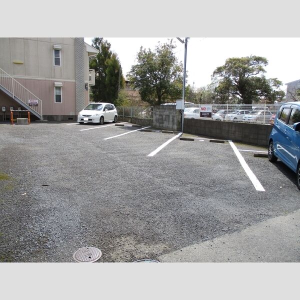 メゾンサンク 駐車場