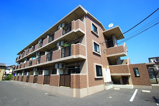 クローバーコートの外観画像