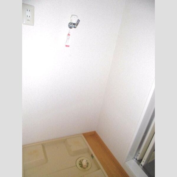 イー・エフ・ドミール 洗濯機置き場