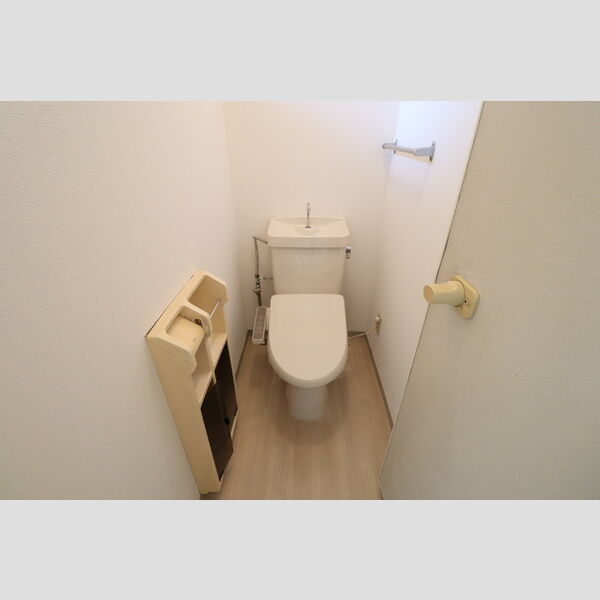 メゾンフェール105号室 温水洗浄暖房便座