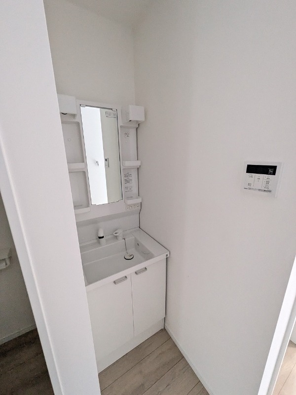 アリスワン南三咲(E-222)1階 洗面