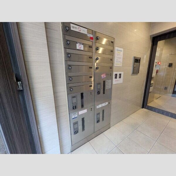 カーサ鈴301号室 ポスト、宅配ボックス
