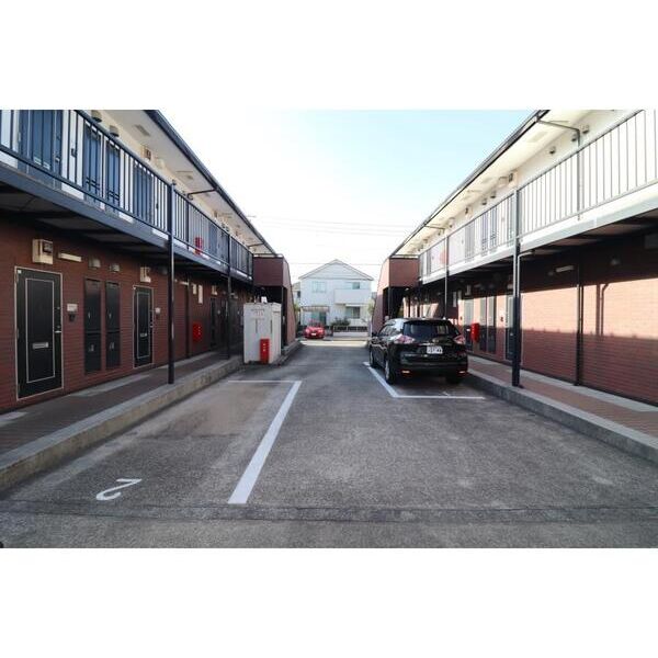 シャラ八景館ウエスト105号室 駐車場