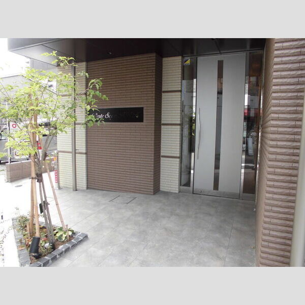 Berte Soya KHK403号室 建物エントランス