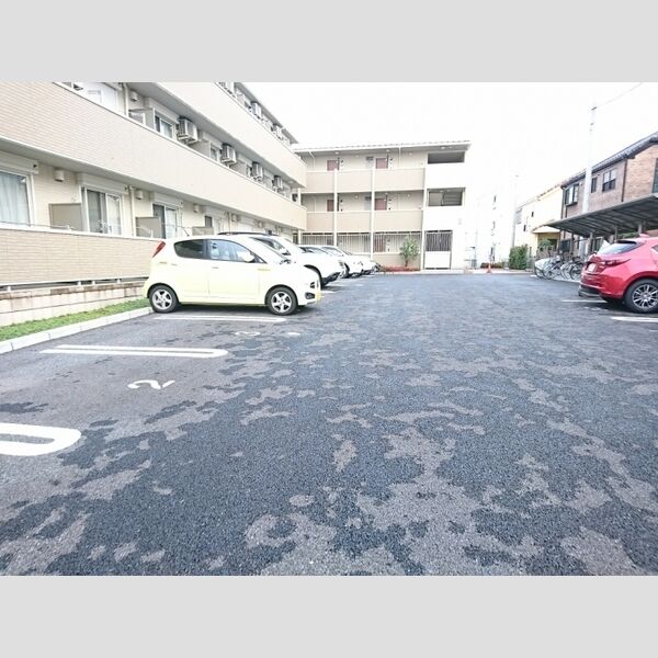 アルバ・グラート　B102号室 駐車場