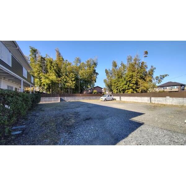 エステートピアラフォーレA 駐車場