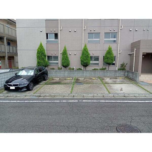 メゾン　ド　ルノン305号室 駐車場