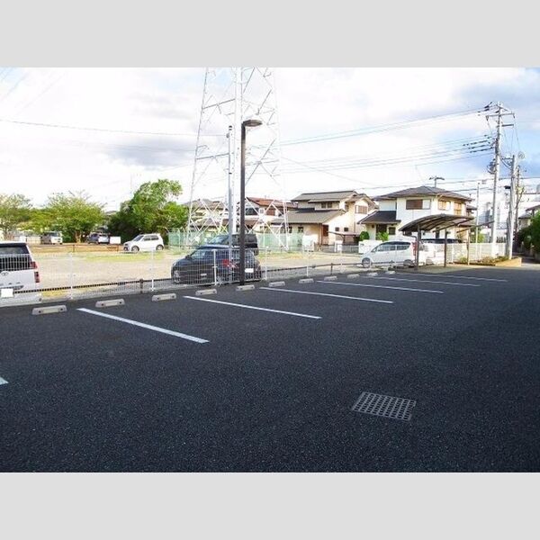 モントワール長浦210号室 駐車場