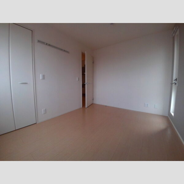 イルソーレ吉川美南　ロッソ 洋室