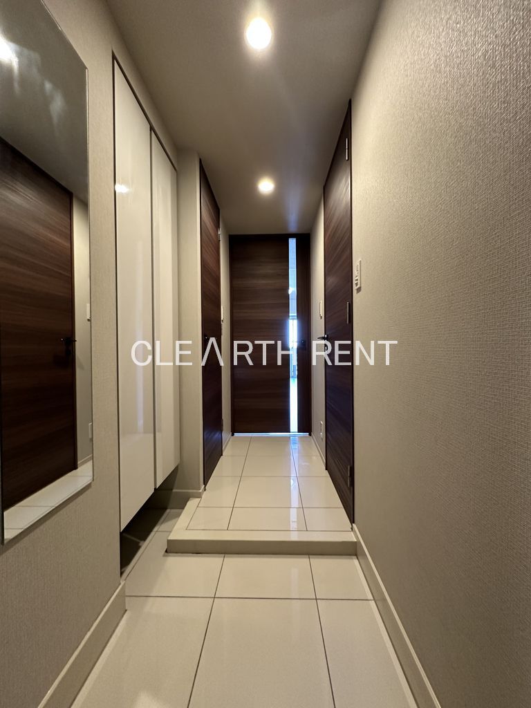 コンシェリア後楽園 ＣＲＯＳＳＩＡ 人感センサー付きの玄関！