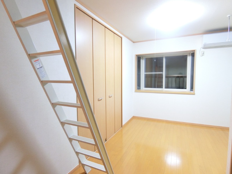 アバンテ大和田 6.5帖の洋室