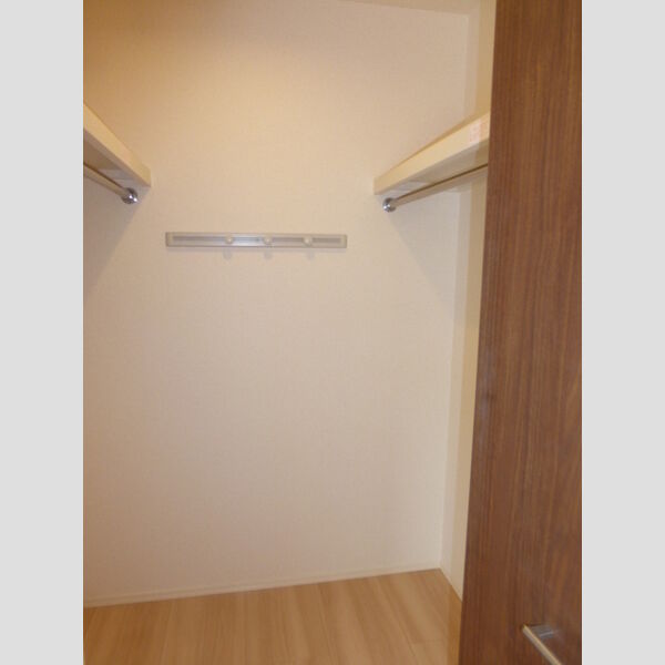 ヴィラグランデⅡ106号室 ウォークインクローゼット