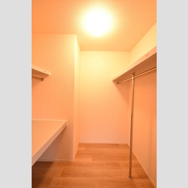 ガーデンヒルズ　WEST102号室 収納