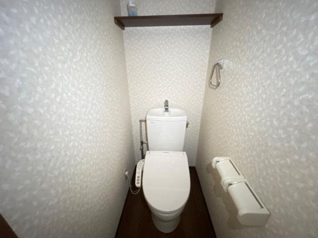 ロズウェルシブヤ201号室 シャワー付トイレ