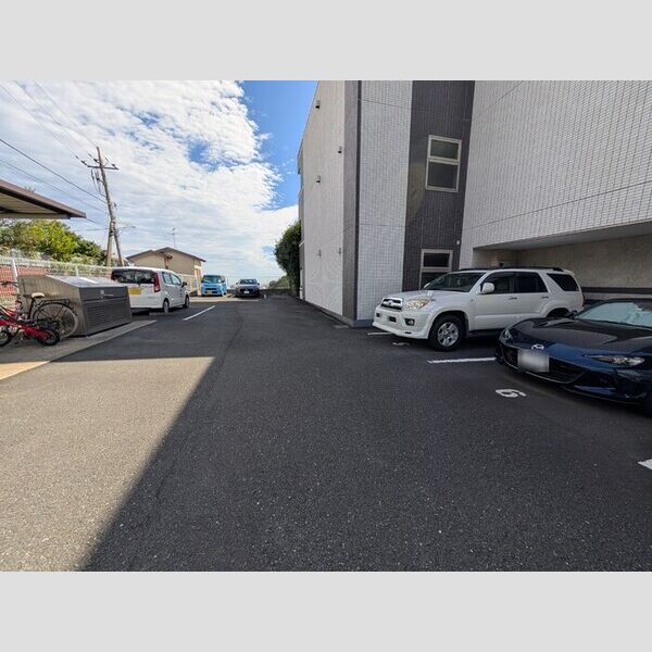 サンヒルズ 駐車場