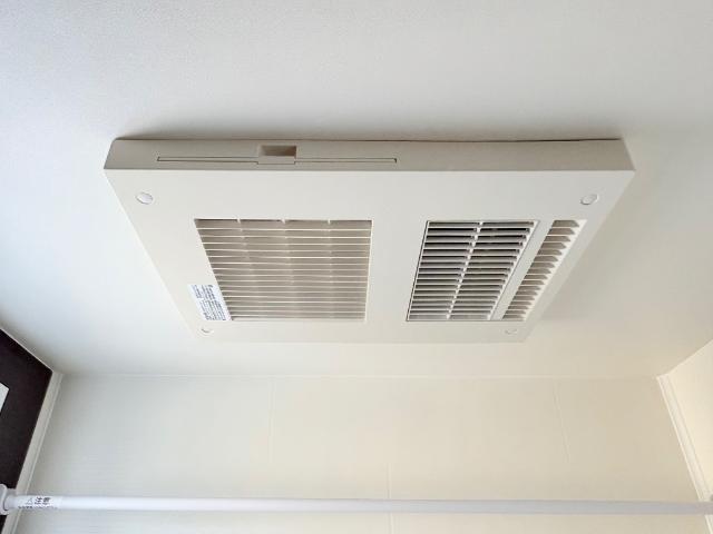 Ivy Field Ⅰ (アイヴィー フィールド ワン)202号室 浴室乾燥機