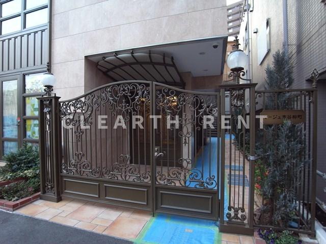 マージュ市谷柳町7階 スタイリッシュなエントランス