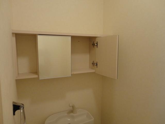 コンフォース光101号室 トイレ収納