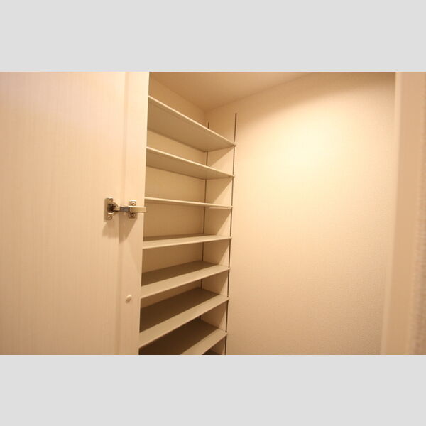 RSAⅢ101号室 シューズクロークがあります!