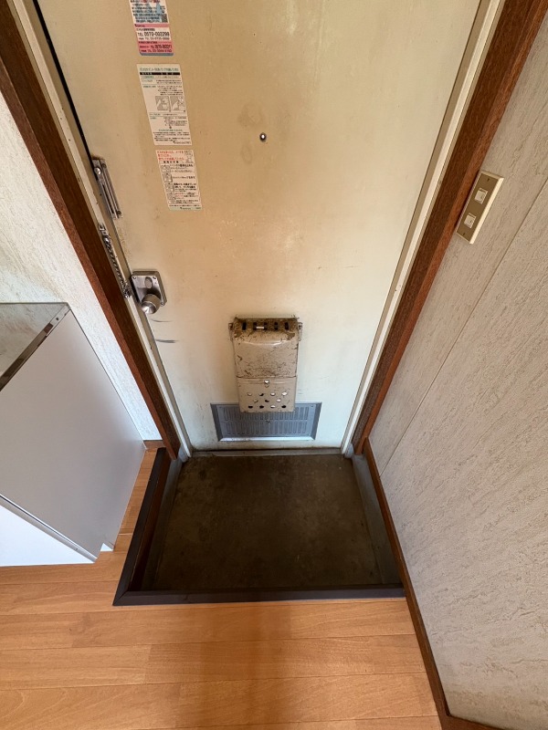 ニューヤングキャッスルB棟1階 玄関