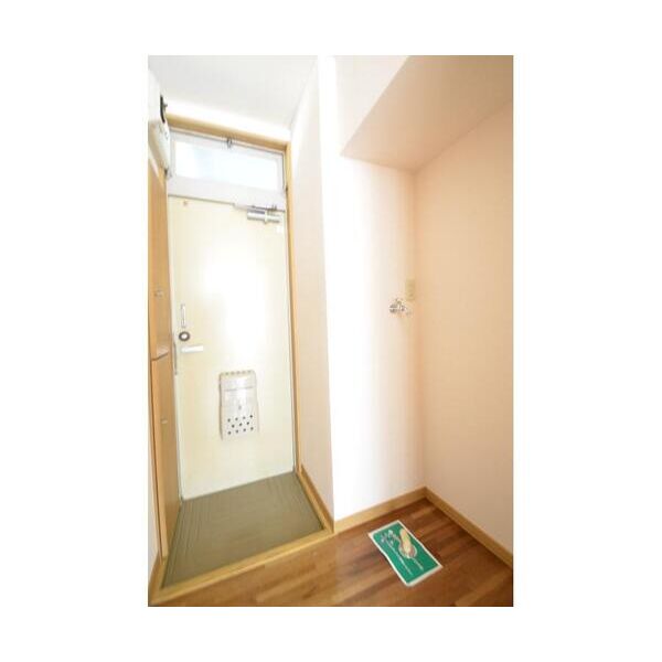 エステートピアマルイII103号室 玄関