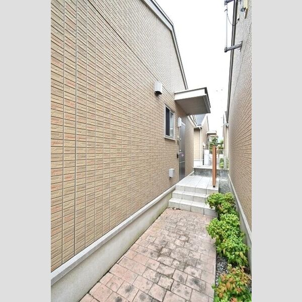 延沢戸建て　C棟 エントランス