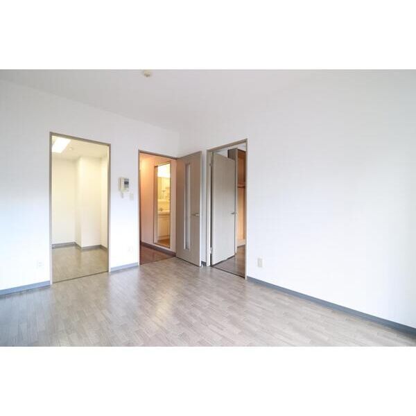 シャトーイノハナ404号室 リビング