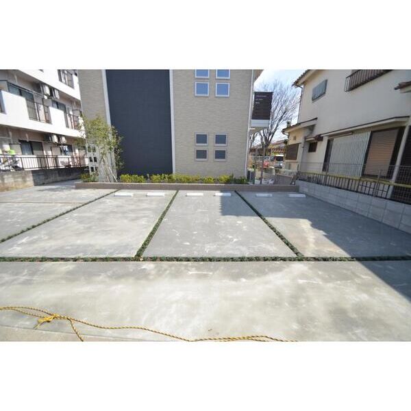 クレールメゾン102号室 駐車場