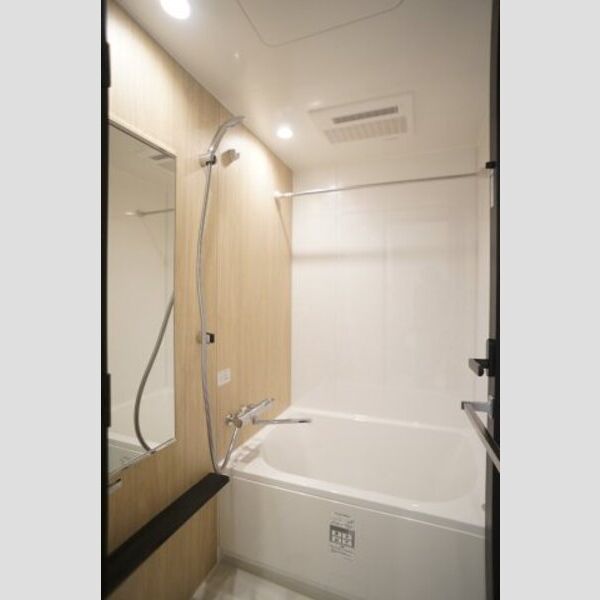 プライムメゾン亀戸404号室 広い浴室で一日の疲れを癒せます