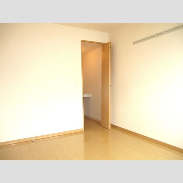 ラ・レアール・パス101号室 洋室