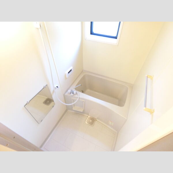 パティオ 窓付きの明るい浴室(追焚)