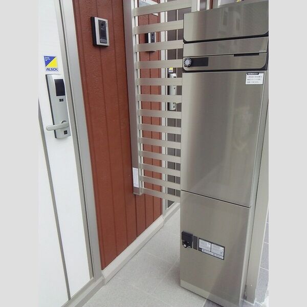 レジデンス・トロワ102号室 ICロック・ポスト・宅配ボックス