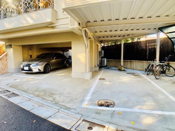 ハウスチェリーヒル 駐車場