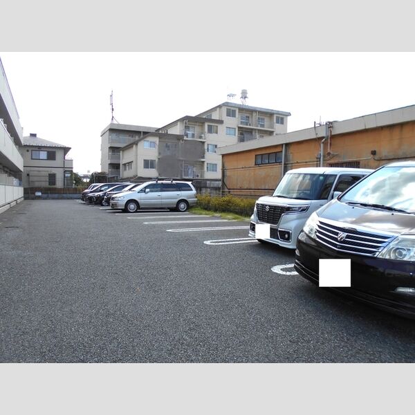 サニーウエル201号室 駐車場