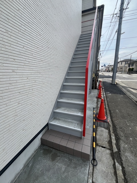 Ｋｅｎ’ｓ　ＬＩＥＮ　相模原0201号室 2階へ上がる階段