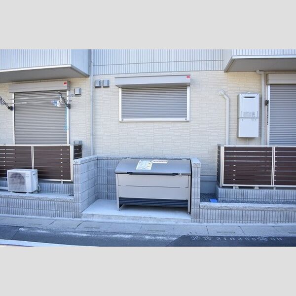 コンフォール102号室 ゴミ置き場