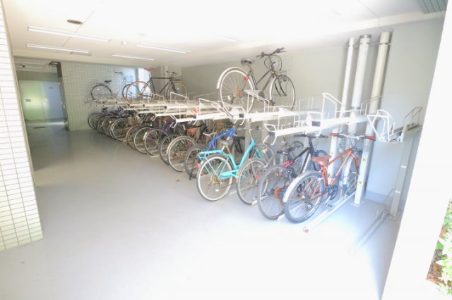 プライムアーバン月島 駐輪場　※参考写真