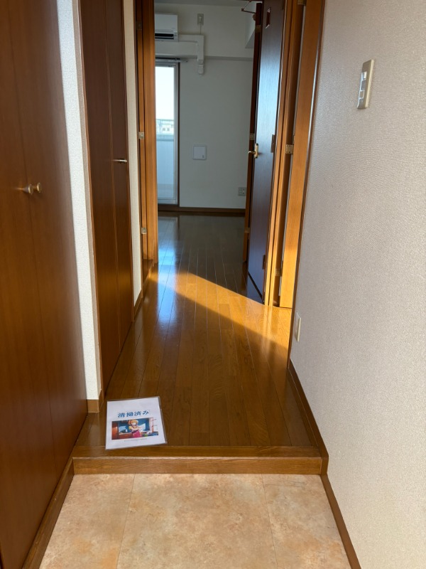 アウラ１０(E-058)7階 玄関