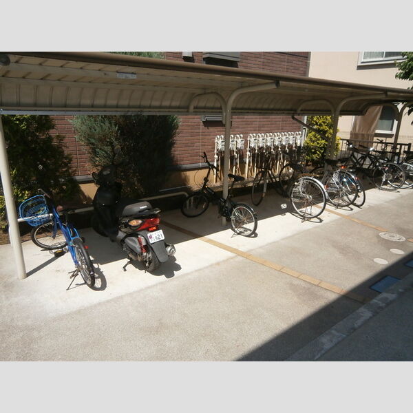 リヴェールβ 屋根付き駐輪場