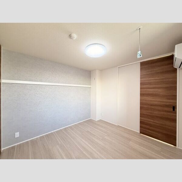 フレジア302号室 アクセントクロスも印象的♪