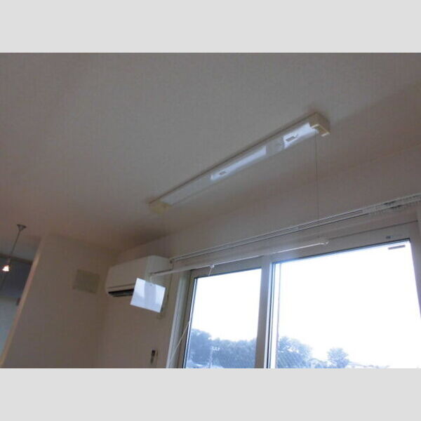 ウィルビュー　E203号室 室内物干し