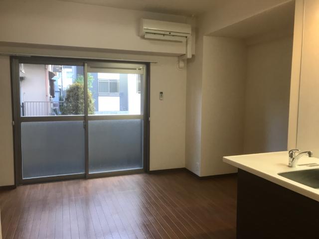 Ｃｈａｔｅａｕ　ｌｉｅｎ(シャトーリアン)102号室 リビング