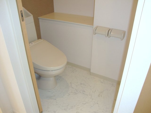 Ｍａｊｅｓｔｉｃ　ｇａｒｄｅｎ101号室 トイレ