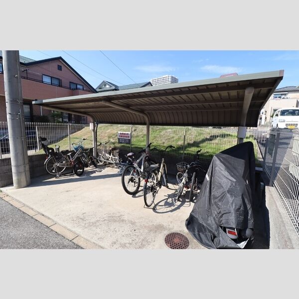 A PLACE IN THE SUN 駐輪場