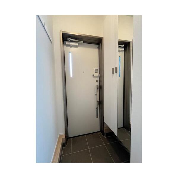 クレール102号室 玄関